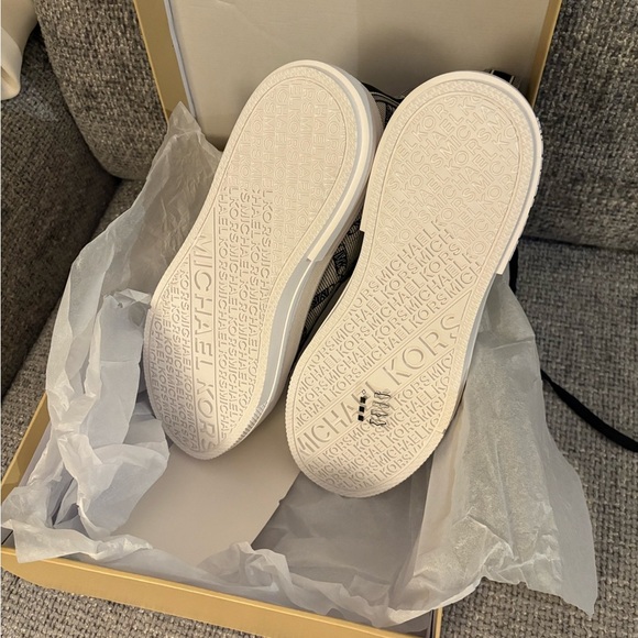 BNWT Michael Kors Logo Jacquard High-Top Sneakers β Womenβs Size 9 - Picture 13 of 14
